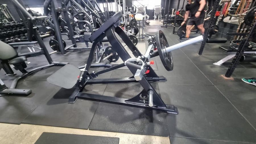 Chest supported lever row machine, plate loaded